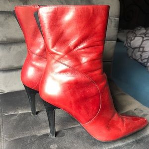 Red boots w/ pointed toe